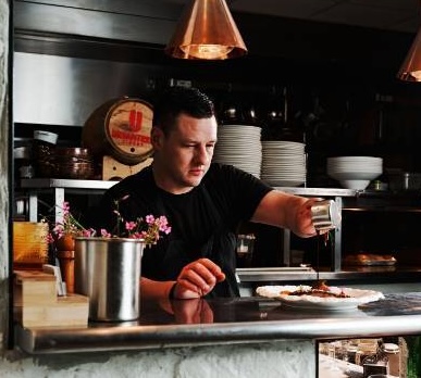 Chef Karl cooks at Avize